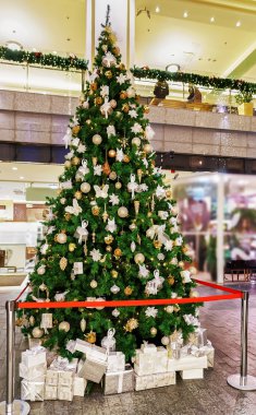 Noel ağacı, eski Riga'da Galerija Centrs