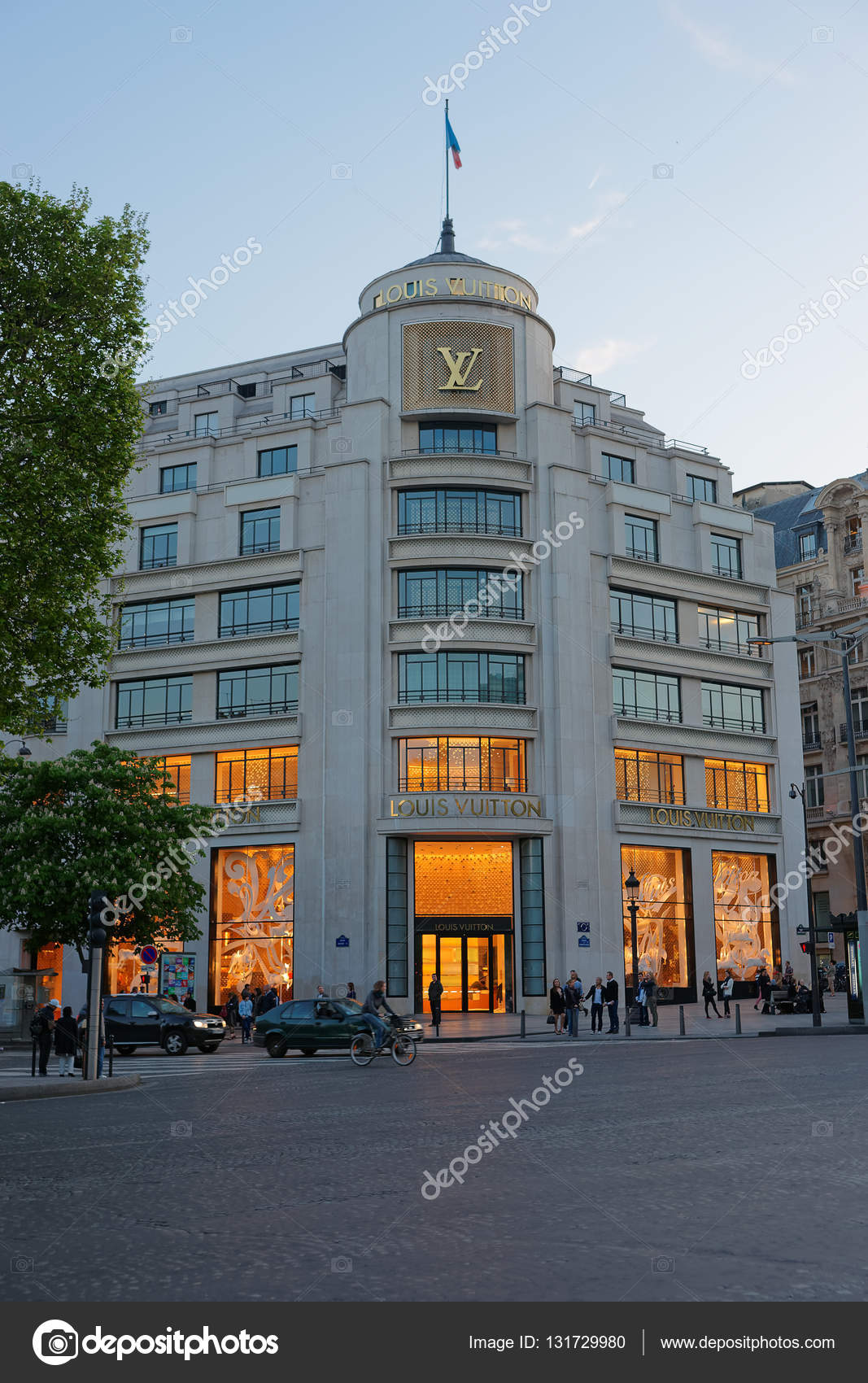 Louis Vuitton flagman store at Avenue of Champs Elysees Paris – Stock  Editorial Photo © erix2005 #131729980