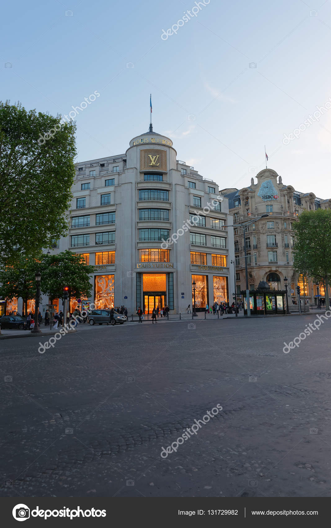 Louis Vuitton flagman winkel aan Avenue van Champs Elysees Parijs – Redactionele stockfoto ...