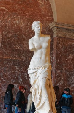 Milos Afrodit Heykeli Paris'te Louvre Müzesi'nde Fransa