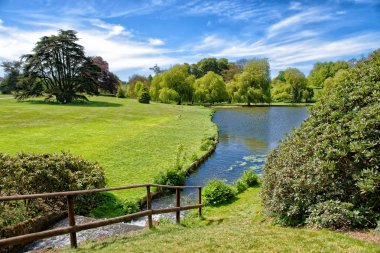 Güzel Kent İngiltere'de Leeds Castle gölette