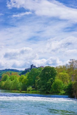 Besancon Kalesi ve Bourgogne Franche Comte Fransa nehirde Doubs