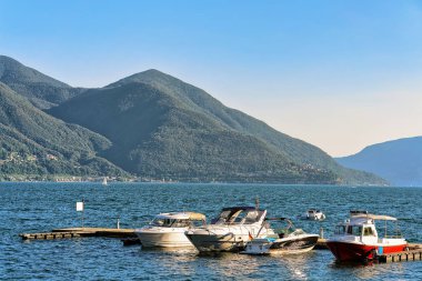 Setin Ascona tatil beldesine Ticino İsviçre'de tekneler