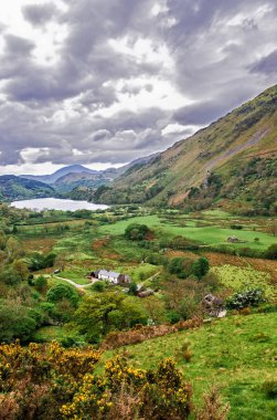 Dağlar Snowdonia Milli Parkı içinde zinciri 