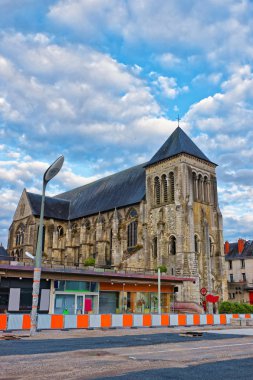 Kilise St Julian Loire Valley Fransa turları