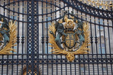 Buckingham Sarayı'ndaki İngiltere'de Londra'da kapı parçası