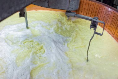Süt Fransa, Gruyere de Comte peynir üretimi