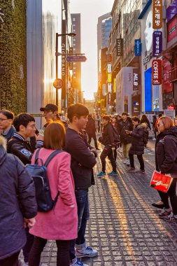 Myeongdong Pazar Seul, Kore gençler