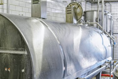 Sıvı depolama tankı ve Franche Comte süthane boru