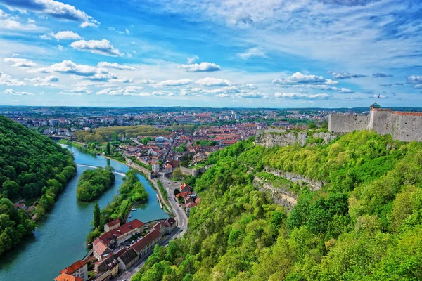 Antenowe veiw i cytadeli Besancon Burgundia Franche Comte Francji — Zdjęcie stockowe