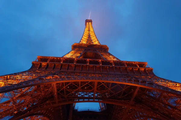 Bottom up view of Illuminated Eiffel Tower in Paris France — Stock Photo, Image