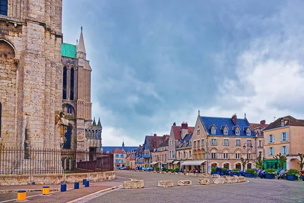 Kathedrale unserer Lieben Frau von Chartres und Straße — Stockfoto