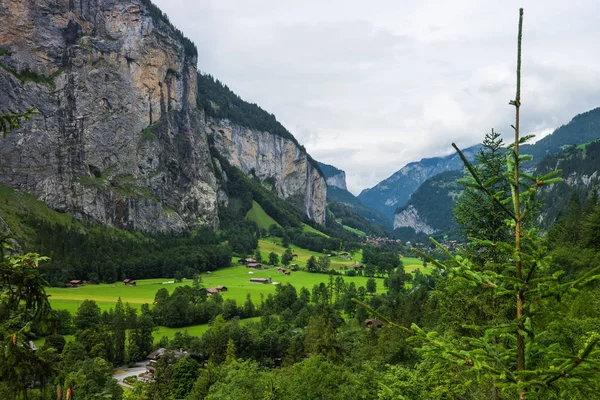Chalet en Lauterbrunnen valle en Berna cantón en Suiza — Foto de Stock