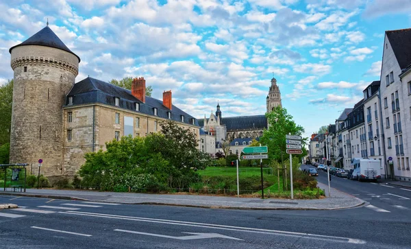 Kasteel en de kathedraal van Tours in Loire vallei — Stockfoto