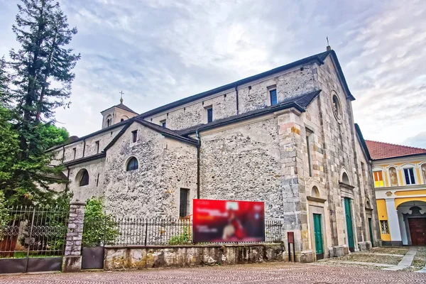 스위스로 카 르노 티 센터에서 성 프란체스코 교회 — 스톡 사진
