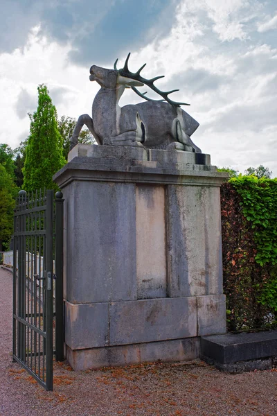 在巴登-巴登 Lichtentaler Allee 公园入口门雕像 — 图库照片