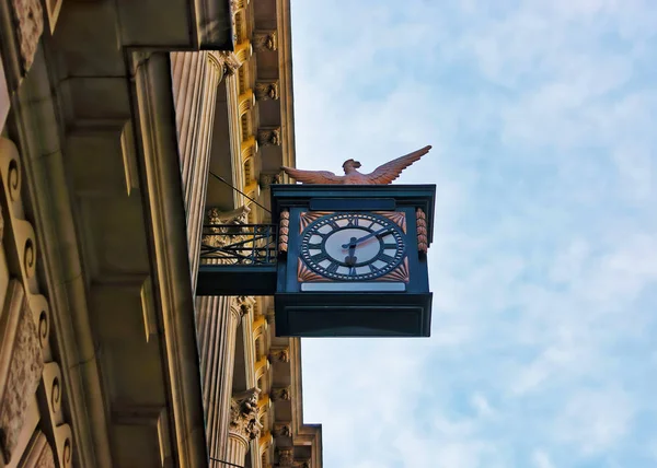 Обличчя годинник у Великобританії Сіті центр Лондона — стокове фото