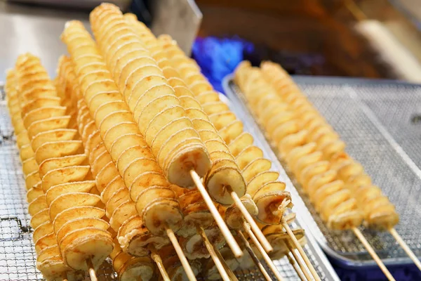 Fried potato chips at Myeongdong open street market in Seoul — Stock Photo, Image