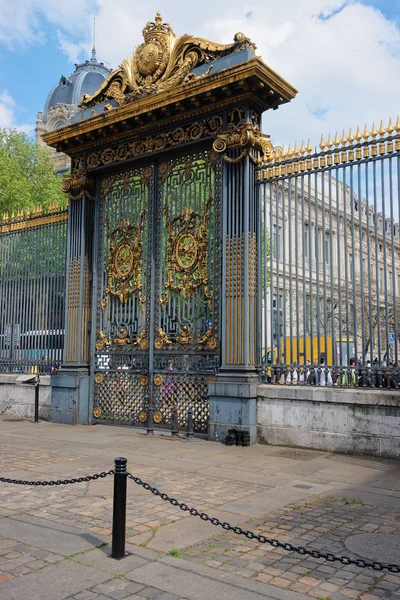 Puerta de oro del Palacio de Justicia en Cite Island Paris —  Fotos de Stock