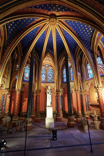 Innenraum der Saint-Chapelle von Paris — Stockfoto