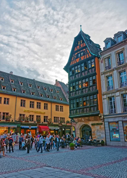 Kammerzell house på Cathedrale torget i Strasbourg i Frankrike — Stockfoto