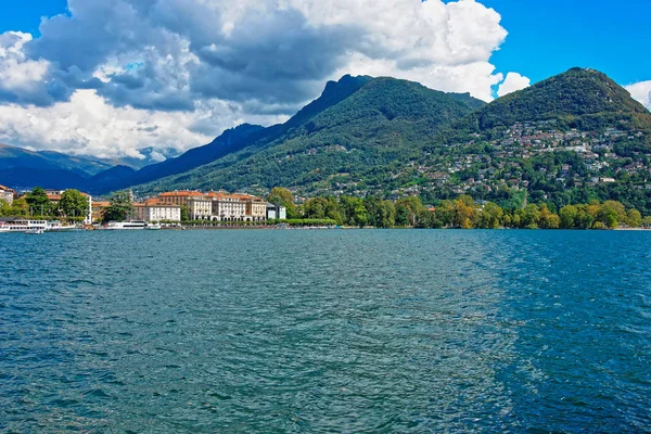 Lago di Lugano e montagne in Ticino Svizzera — Foto Stock