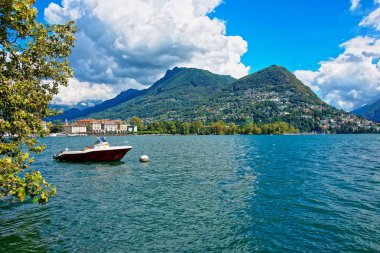 Lugano Ticino İsviçre'nin mesire, motorlu tekne