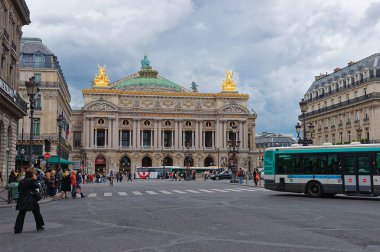 Opera Garnier ve Paris Caddesi