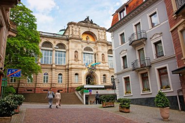 İnsanlar Baden Baden Almanya'da Friedrichsbad Spa'da