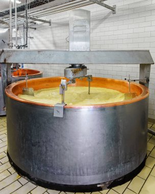 Süt Fransa peynir Gruyere de Comte imalatı