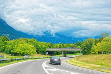 Lauterbrunnen Vadisi Interlaken Oberhasli Bern Kanton İsviçre içinde yola