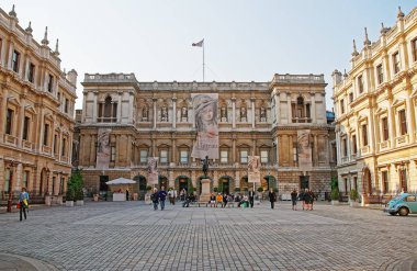 Piccadilly Londra Kraliyet Sanat Akademisi