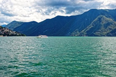 Küçük yolcu gemisi mesire Lugano Ticino İsviçre'de
