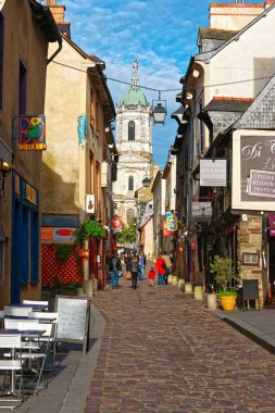 St Melaine kilise ve Rennes Brittany Fransa'da sokak