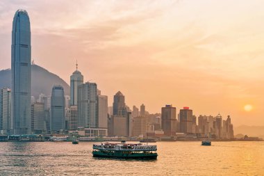 Gün batımında Star Feribot, Victoria Harbor, Hong Kong