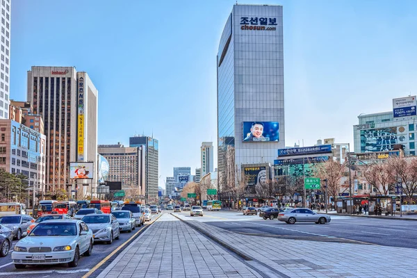 Beaucoup de trafic dans le quartier de Jung à Séoul — Photo