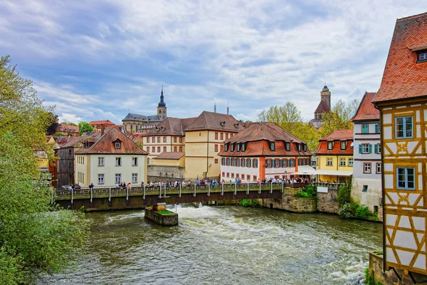 Régi házak és a Regnitz folyó régi városközpont Bamberg — Stock Fotó