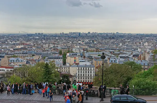 Panorámás kilátás nyílik a város központjában, a Montmartre, Párizs — Stock Fotó