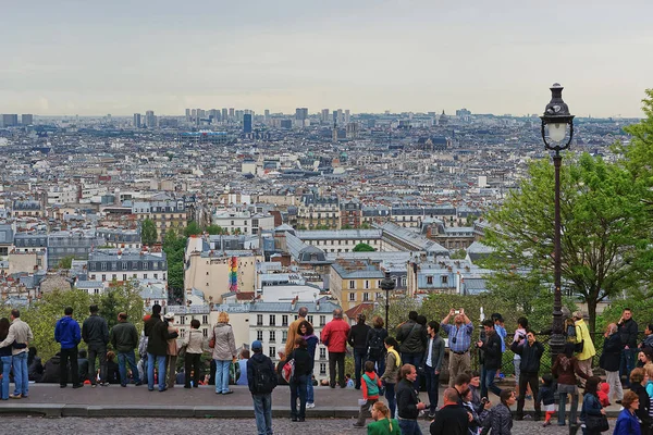 Panorámás kilátás nyílik a város központjában, a Montmartre, Párizs — Stock Fotó
