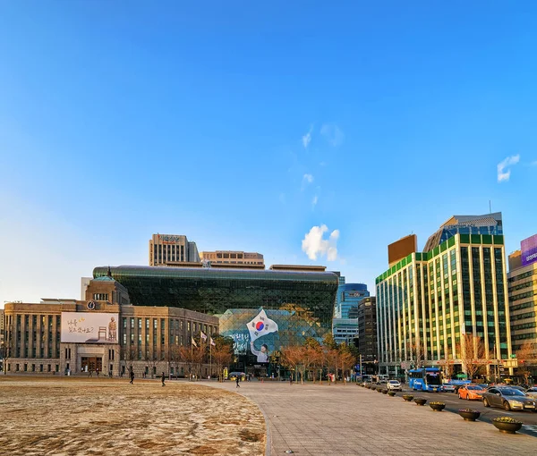 Lidé na radnici Plaza Seoul — Stock fotografie