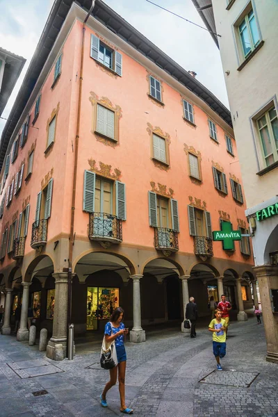 Pessina Street en el centro de Lugano en Ticino Suiza — Foto de Stock