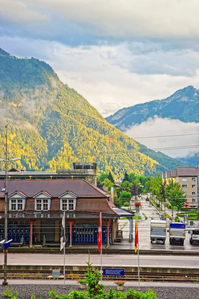 Estação caminho de ferro em Interlaken de Berna Cantão na Suíça — Fotografia de Stock