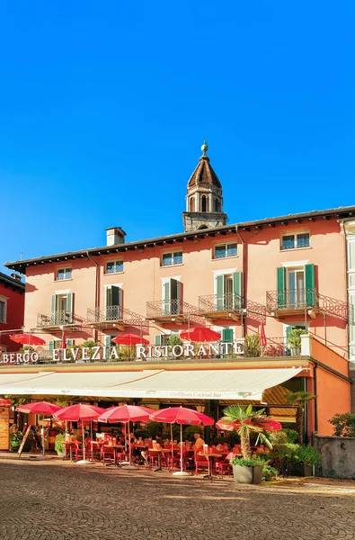 Restoran ve kilisede Ascona İsviçre Ticino'deki/daki oteller — Stok fotoğraf