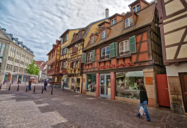 Rue des Tetes Street i Colmar i Alsace i Frankrike — Stockfoto