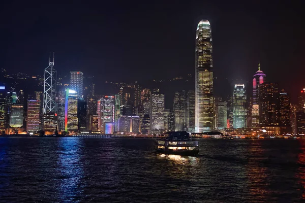 홍콩의 빅토리아 항구에서 스카이 라인 — 스톡 사진