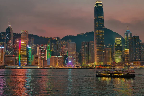스카이 라인 홍콩의 빅토리아 항구에서 — 스톡 사진