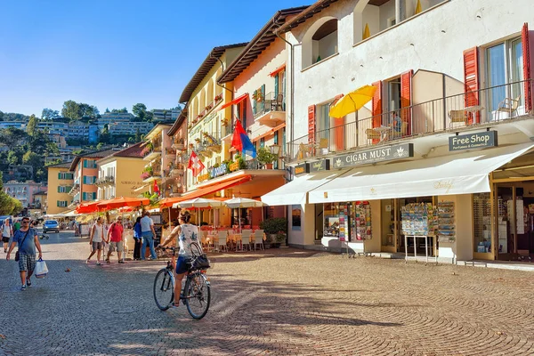 Street restaurang i Ascona resort i Swiss — Stockfoto