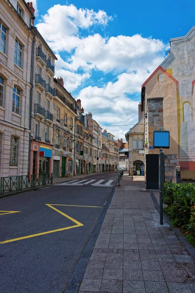 Улица в Жанконе в регионе Бургундия-Франш-Конт во Франции — стоковое фото