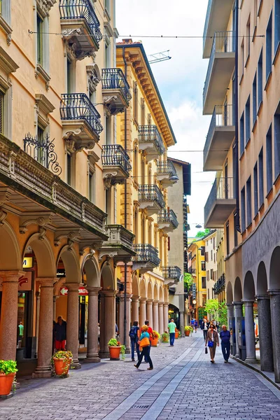 Strasse im zentrum von lugano im ticino in der schweiz — Stockfoto