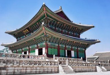 Taht salonu ve insanlar de Seul Gyeongbokgung Sarayı